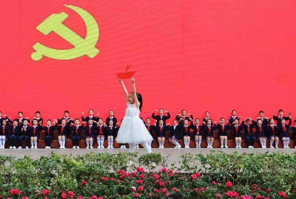 用比例知识解，一辆汽车五小时走350千米，照这样计算2800千米的路程需要几小时？游戏画面